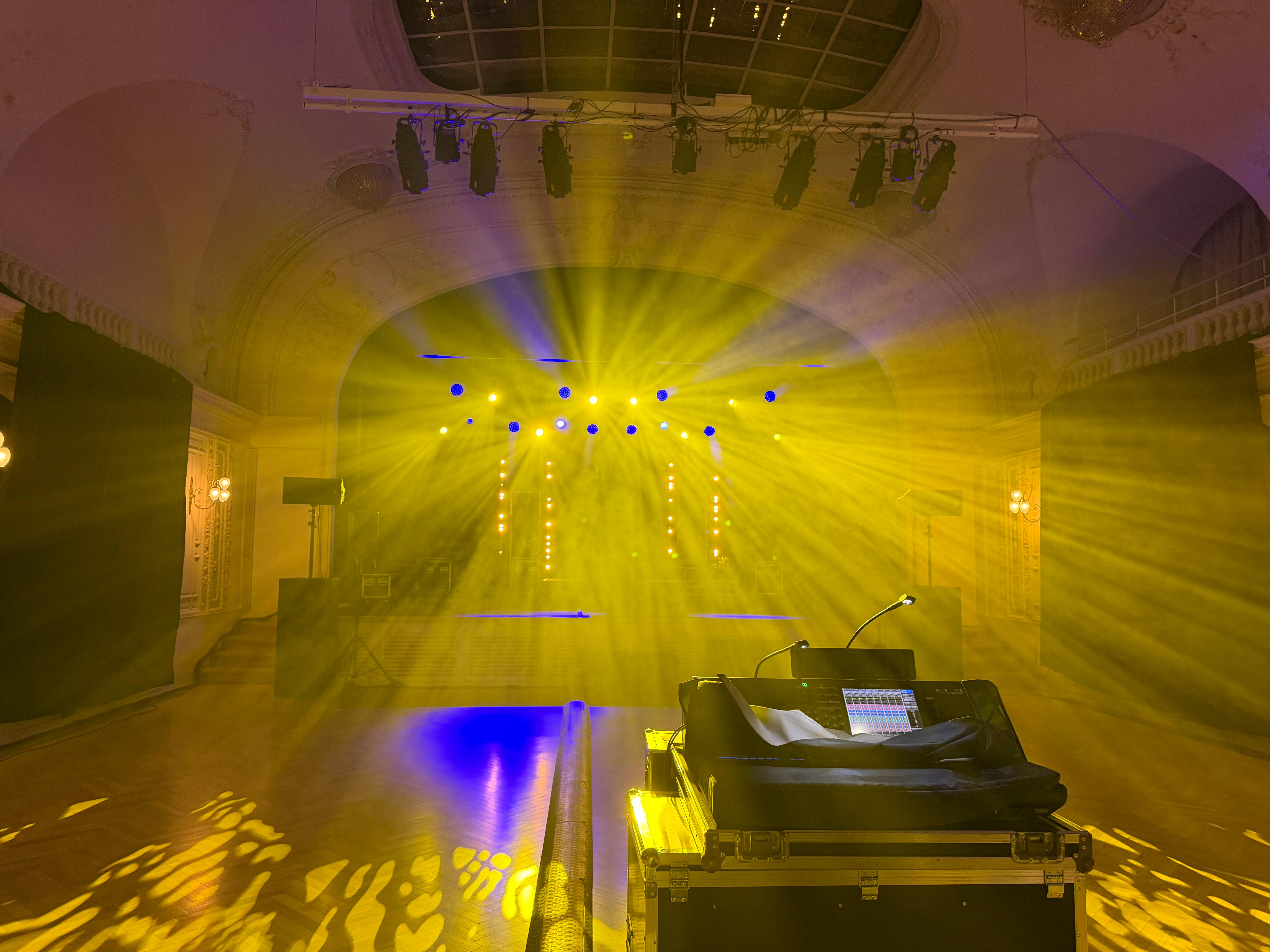 Lichtshow in historischem Saal